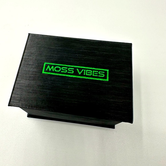 Timeless Moss Cuff Links- Black - Picture 4 of 9